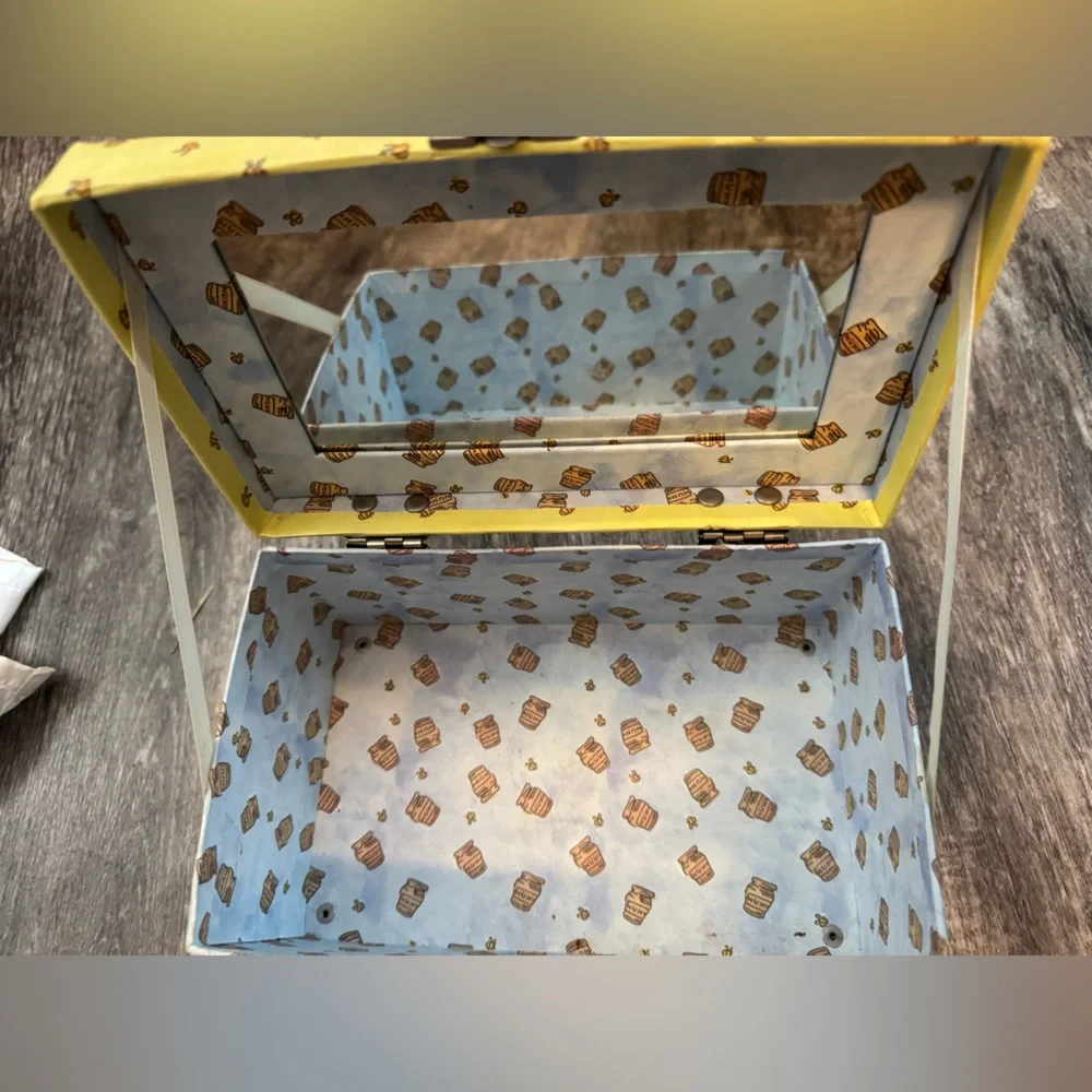 RARE DISNEYS CLASSIC POOH JEWELRY TRINKET KEEPSAKE BOX W/ MIRROR